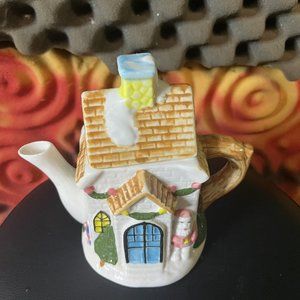 Vintage ~ Winter Christmas Village Cottage Decorative Teapot / Creamer Snowman